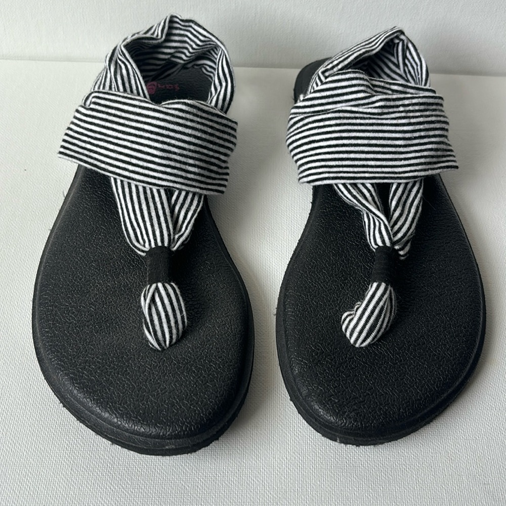 Sanuk shoes, black & white, size 7